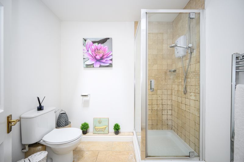 Ensuite- click for photo gallery